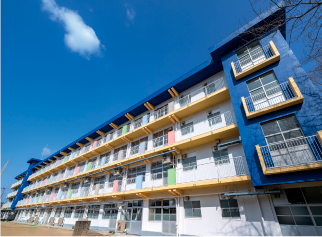 小中一貫校「志明館」の外観